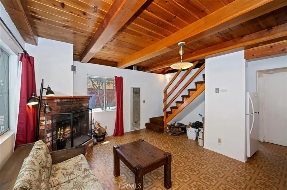 476 San Bernardino Sugarloaf, CA 92386