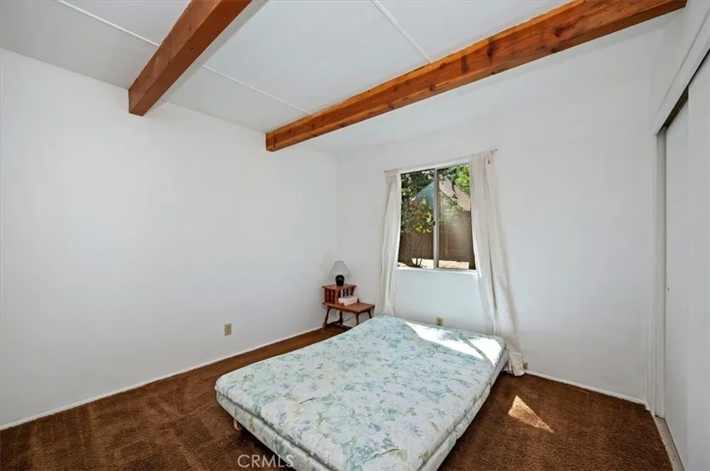 476 San Bernardino Sugarloaf, CA 92386
