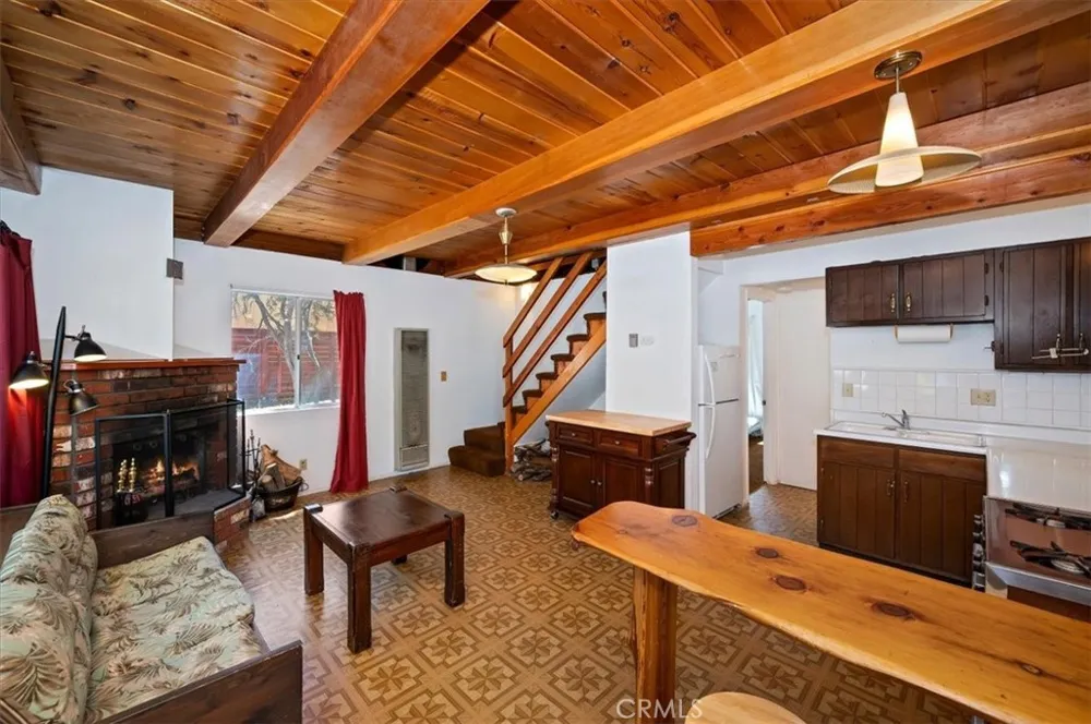 476 San Bernardino Sugarloaf, CA 92386