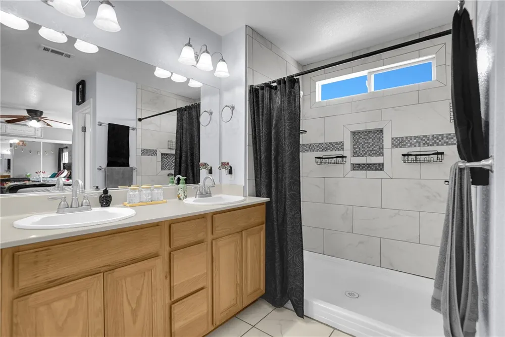14426 Laguna Court Adelanto, CA 92301