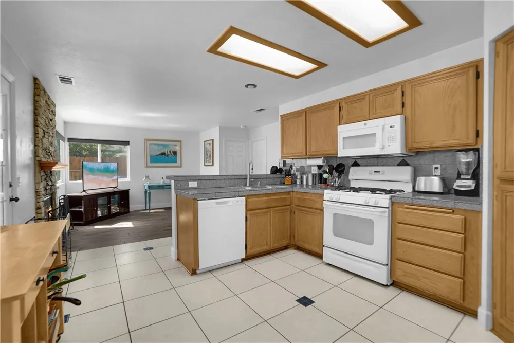 14426 Laguna Court Adelanto, CA 92301