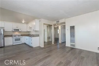 912 S Ash Avenue #6 Inglewood, CA 90301