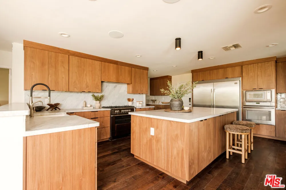 20339 Delita Drive Woodland Hills, CA 91364