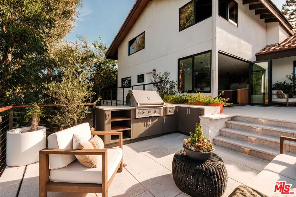 20339 Delita Drive Woodland Hills, CA 91364