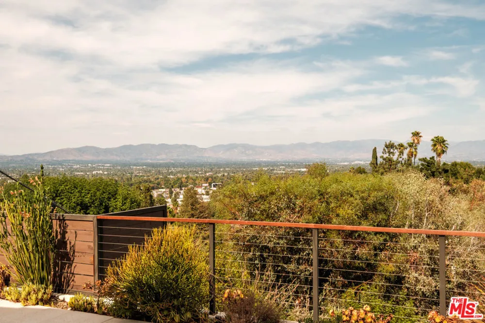 20339 Delita Drive Woodland Hills, CA 91364