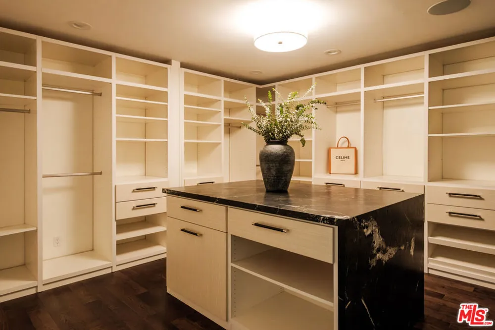 20339 Delita Drive Woodland Hills, CA 91364