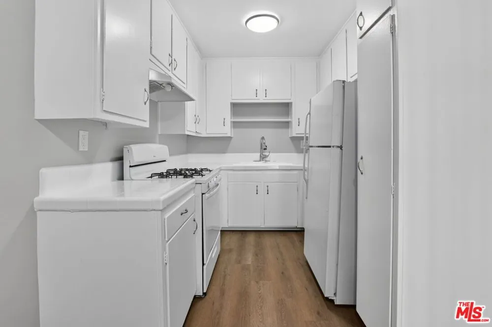 5361 Russell Avenue #305 Los Angeles, CA 90027