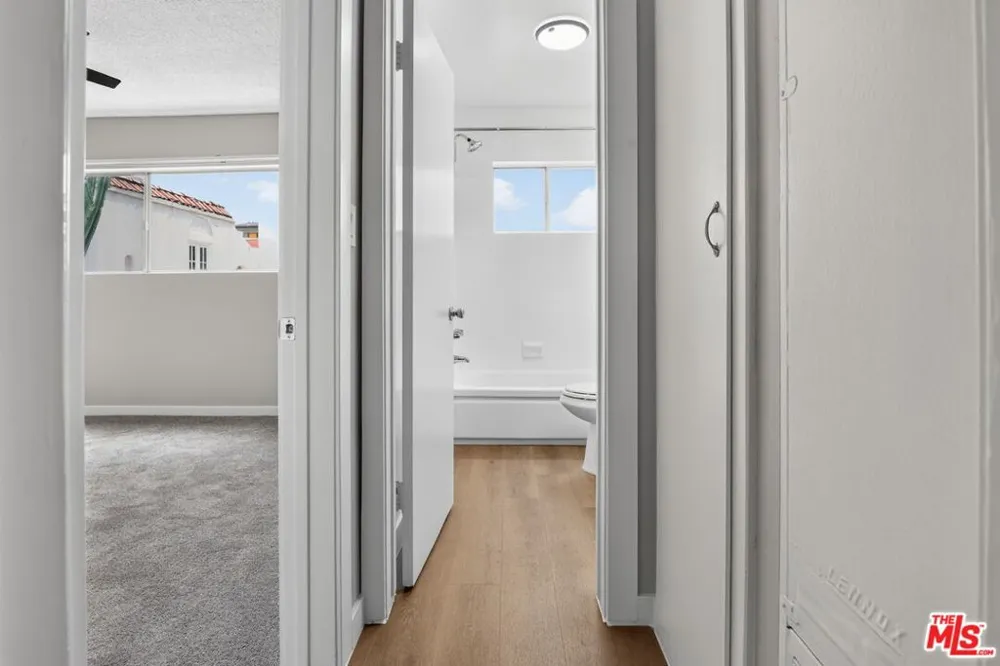 5361 Russell Avenue #305 Los Angeles, CA 90027