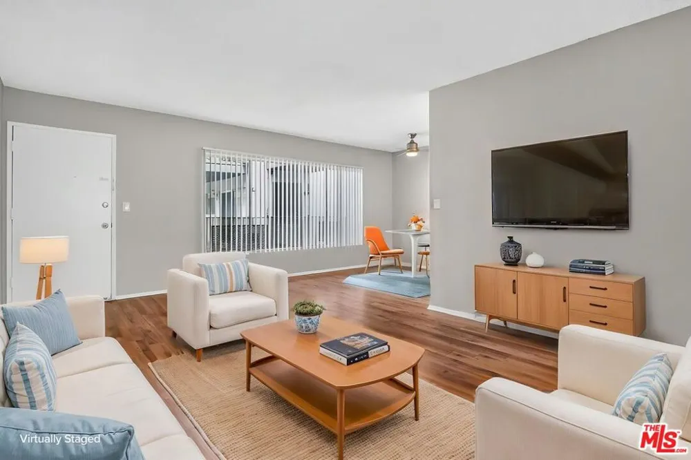 5361 Russell Avenue #305 Los Angeles, CA 90027