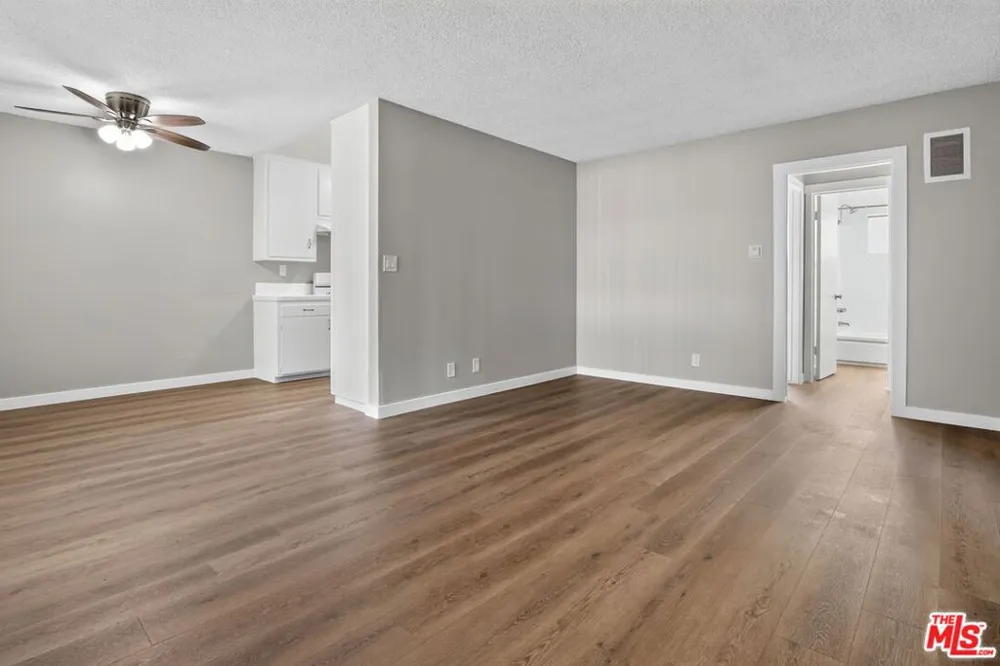 5361 Russell Avenue #305 Los Angeles, CA 90027