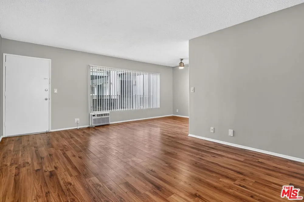 5361 Russell Avenue #305 Los Angeles, CA 90027