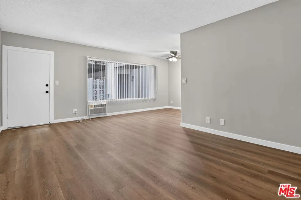 5361 Russell Avenue #305 Los Angeles, CA 90027