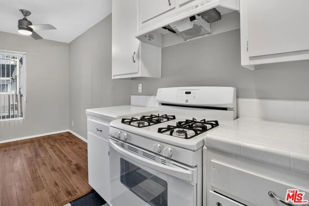 5361 Russell Avenue #305 Los Angeles, CA 90027