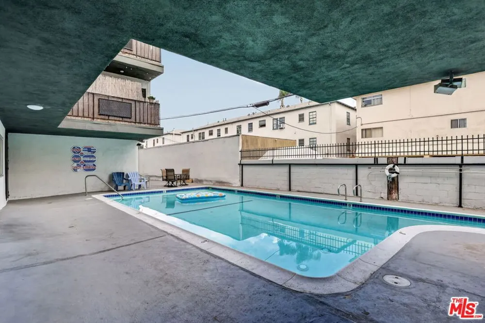 5361 Russell Avenue #305 Los Angeles, CA 90027
