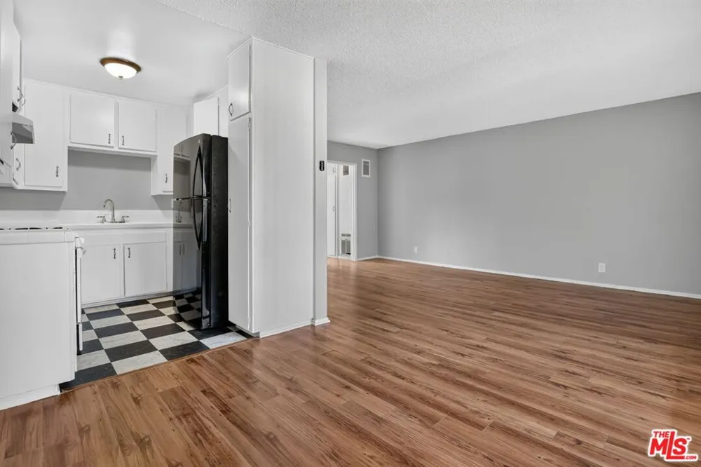 5361 Russell Avenue #305 Los Angeles, CA 90027