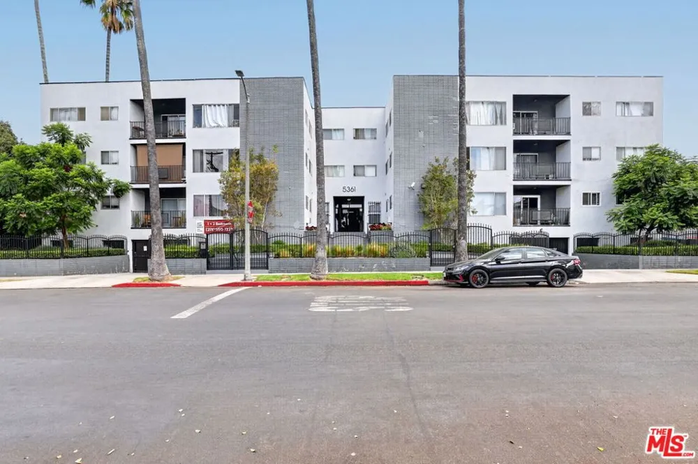 5361 Russell Avenue #305 Los Angeles, CA 90027