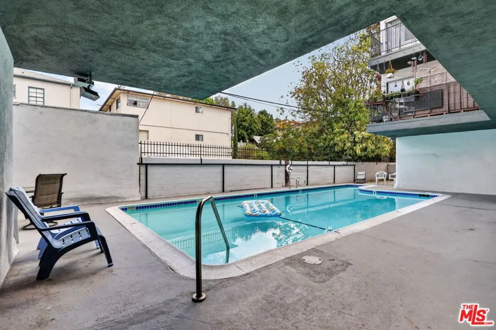 5361 Russell Avenue #305 Los Angeles, CA 90027