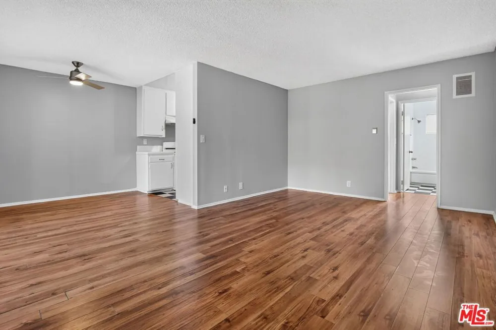 5361 Russell Avenue #305 Los Angeles, CA 90027