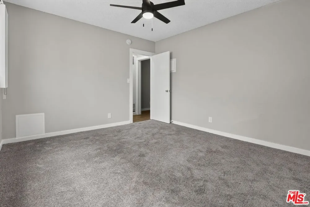 5361 Russell Avenue #305 Los Angeles, CA 90027