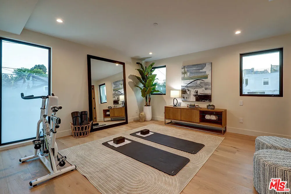 846 Dickson Street Marina del Rey, CA 90292
