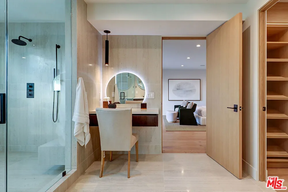 846 Dickson Street Marina del Rey, CA 90292
