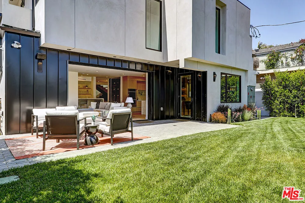 846 Dickson Street Marina del Rey, CA 90292