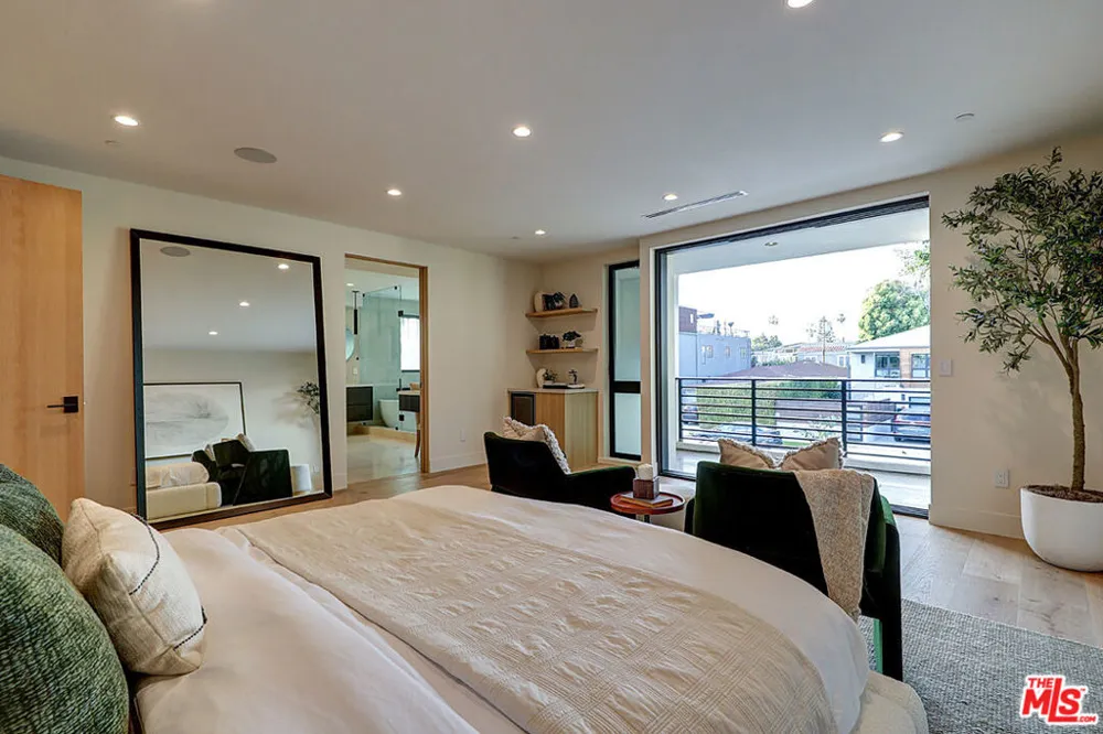 846 Dickson Street Marina del Rey, CA 90292