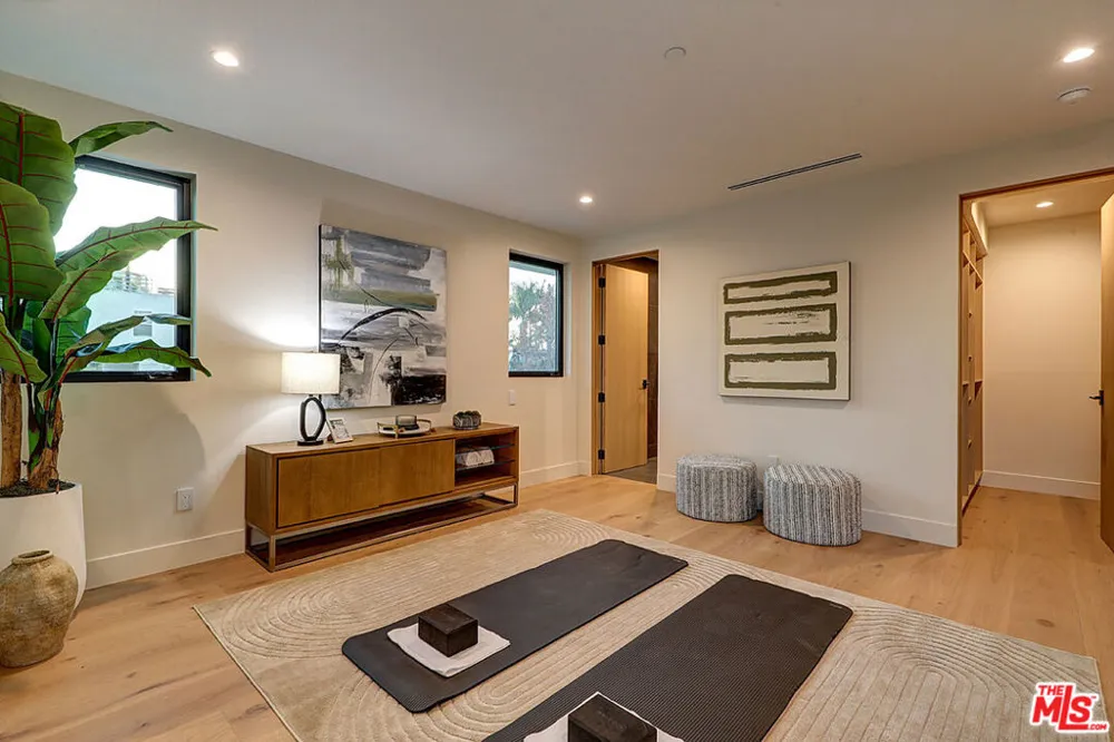 846 Dickson Street Marina del Rey, CA 90292