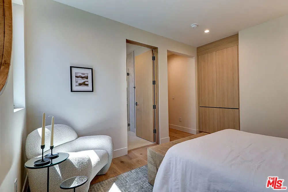 846 Dickson Street Marina del Rey, CA 90292