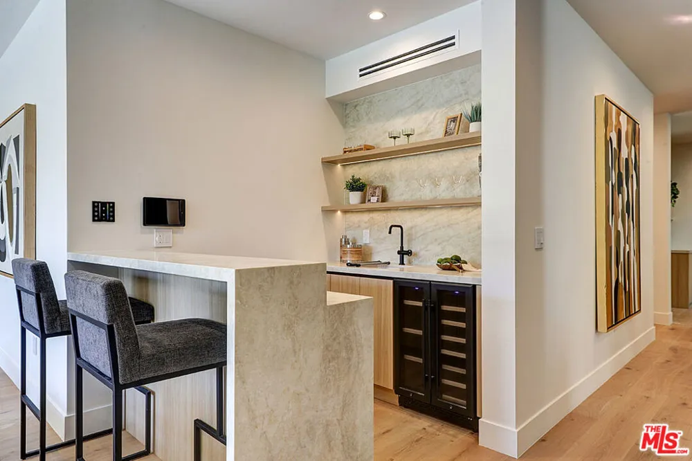 846 Dickson Street Marina del Rey, CA 90292