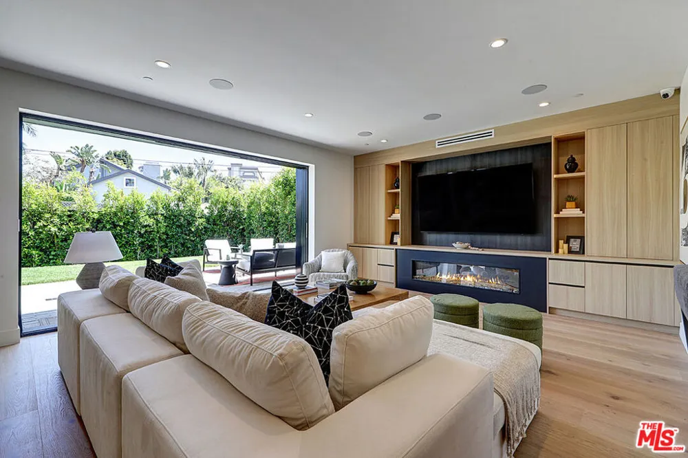 846 Dickson Street Marina del Rey, CA 90292