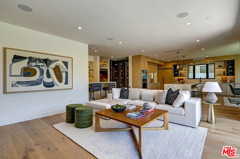 846 Dickson Street Marina del Rey, CA 90292