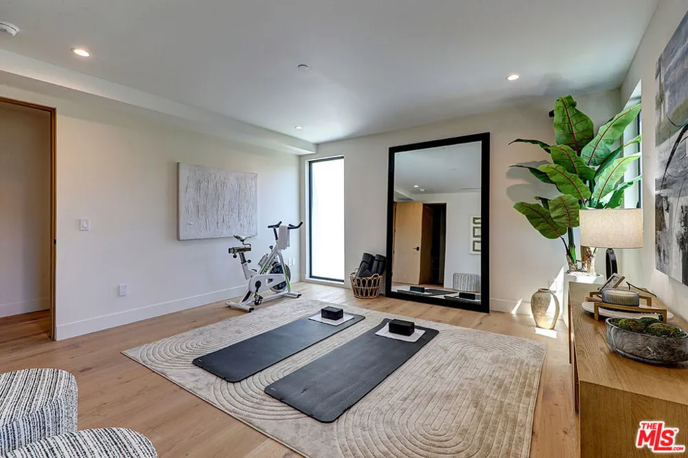 846 Dickson Street Marina del Rey, CA 90292