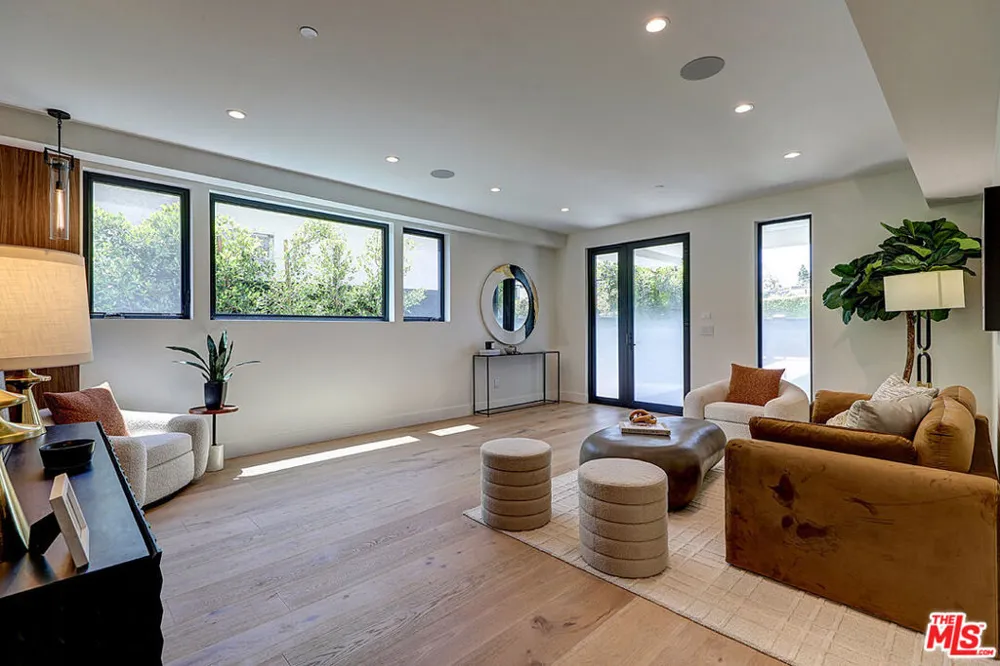 846 Dickson Street Marina del Rey, CA 90292