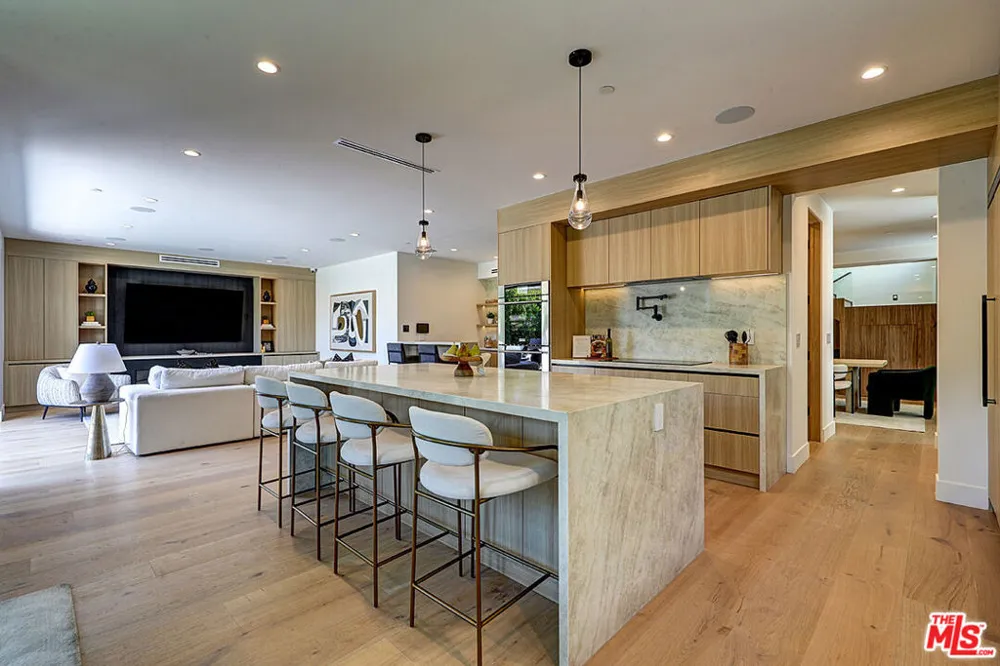 846 Dickson Street Marina del Rey, CA 90292
