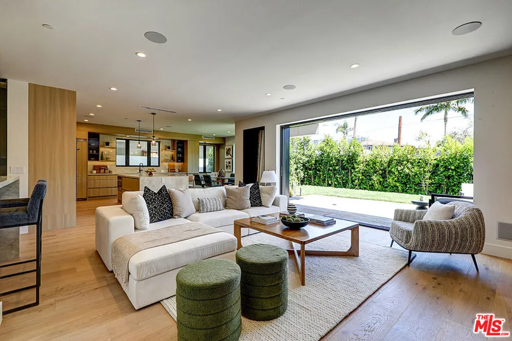 846 Dickson Street Marina del Rey, CA 90292