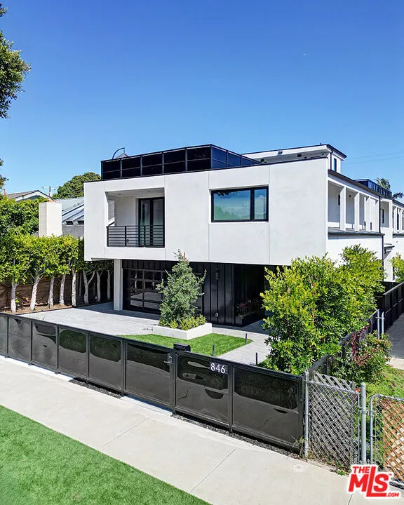 846 Dickson Street Marina del Rey, CA 90292