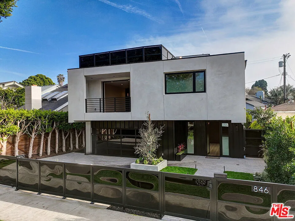 846 Dickson Street Marina del Rey, CA 90292