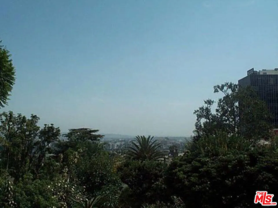 1216 Ozeta Los Angeles, CA 90069