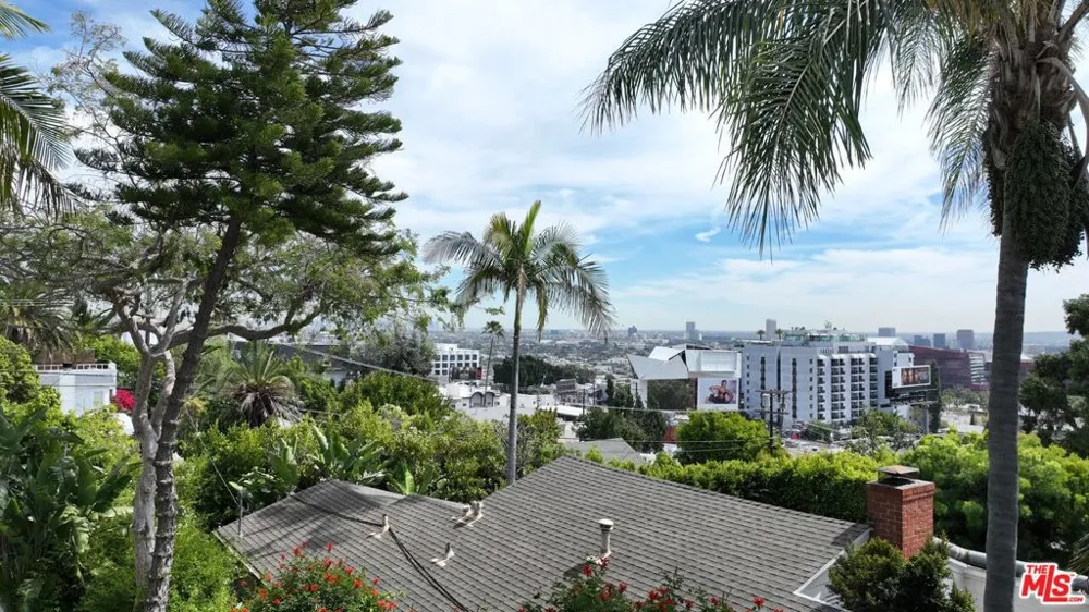 1216 Ozeta Los Angeles, CA 90069
