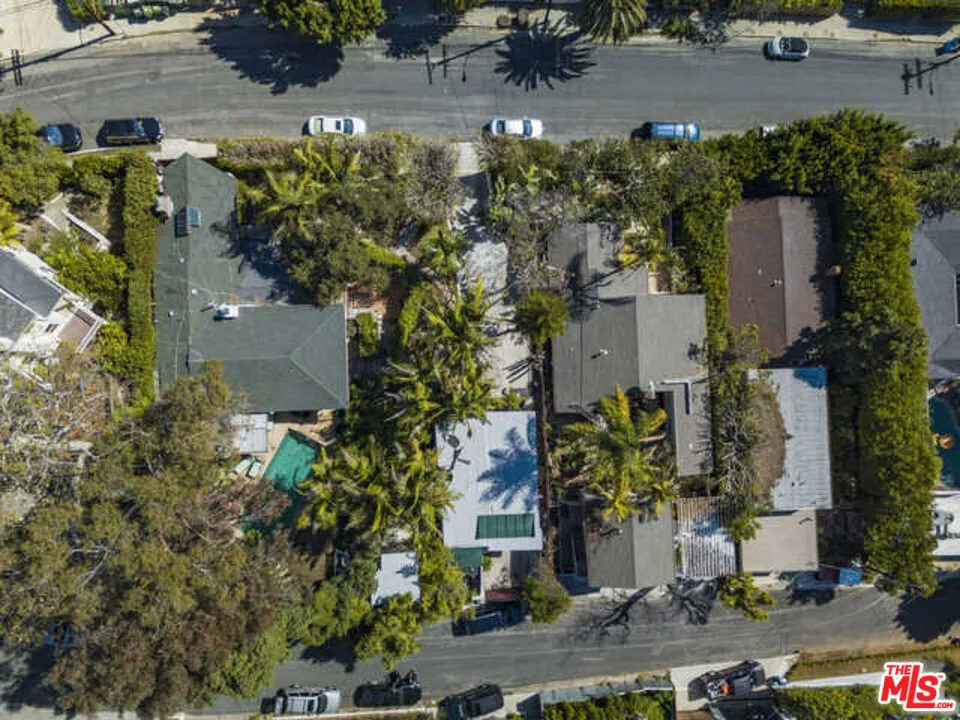 1216 Ozeta Los Angeles, CA 90069