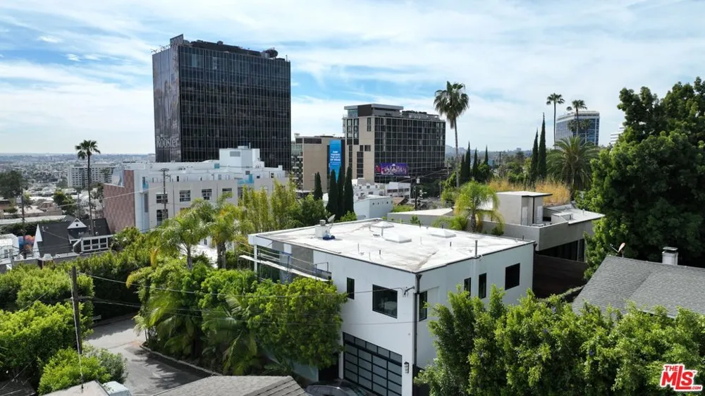 1216 Ozeta Los Angeles, CA 90069