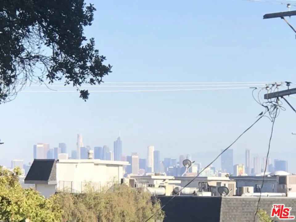 1216 Ozeta Los Angeles, CA 90069