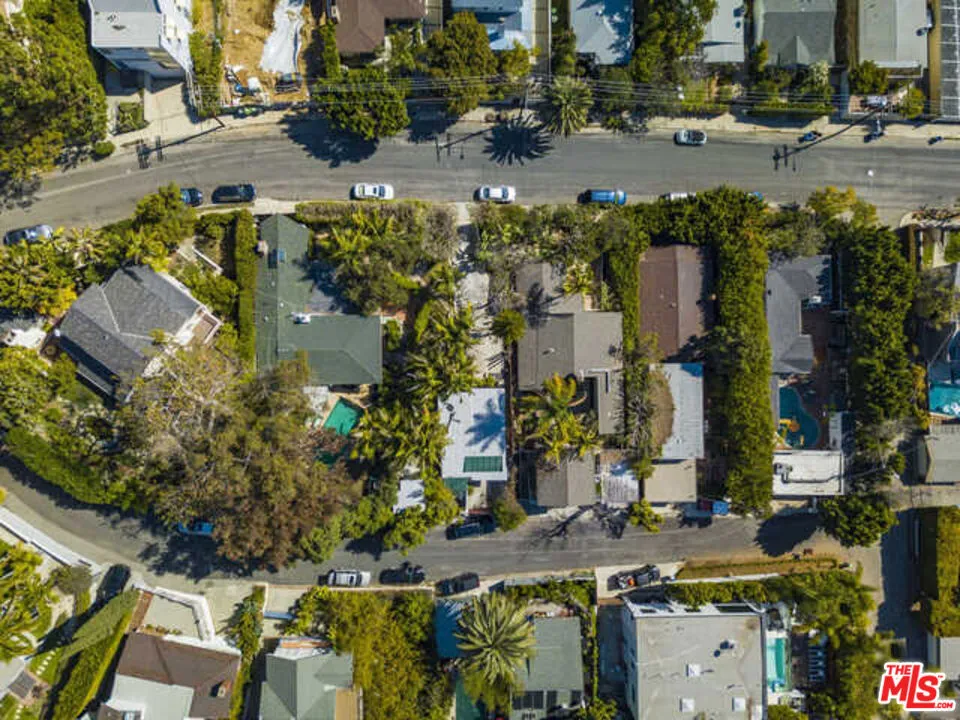 1216 Ozeta Los Angeles, CA 90069
