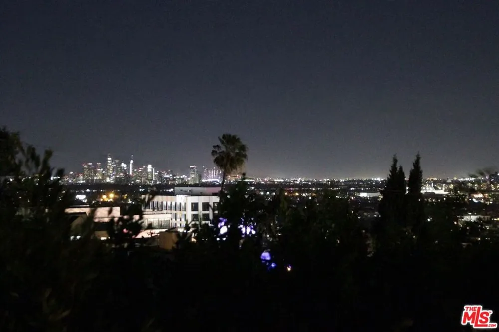 1216 Ozeta Los Angeles, CA 90069