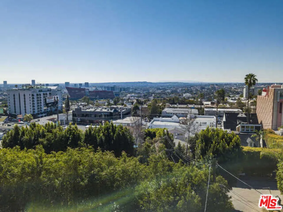 1216 Ozeta Los Angeles, CA 90069