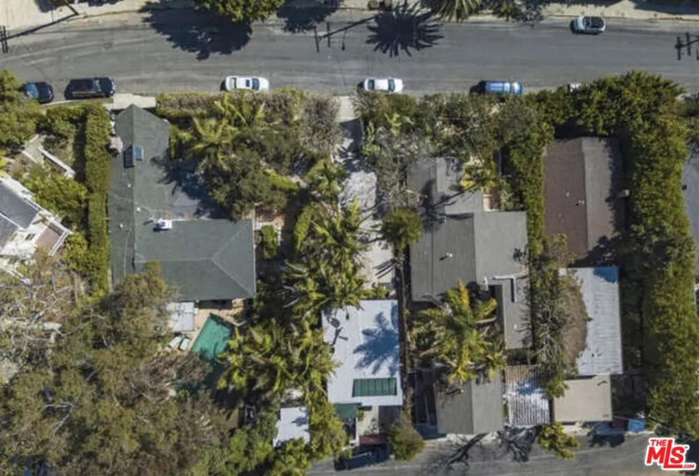 1216 Ozeta Los Angeles, CA 90069