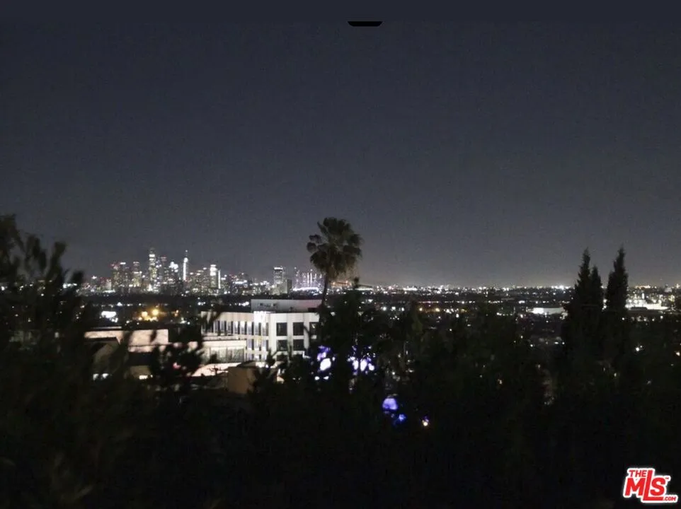 1216 Ozeta Los Angeles, CA 90069