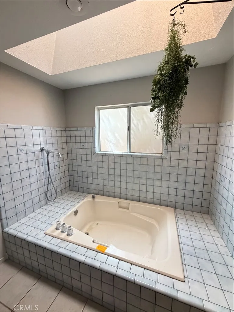 1147 Mirror Lake Merced, CA 95340