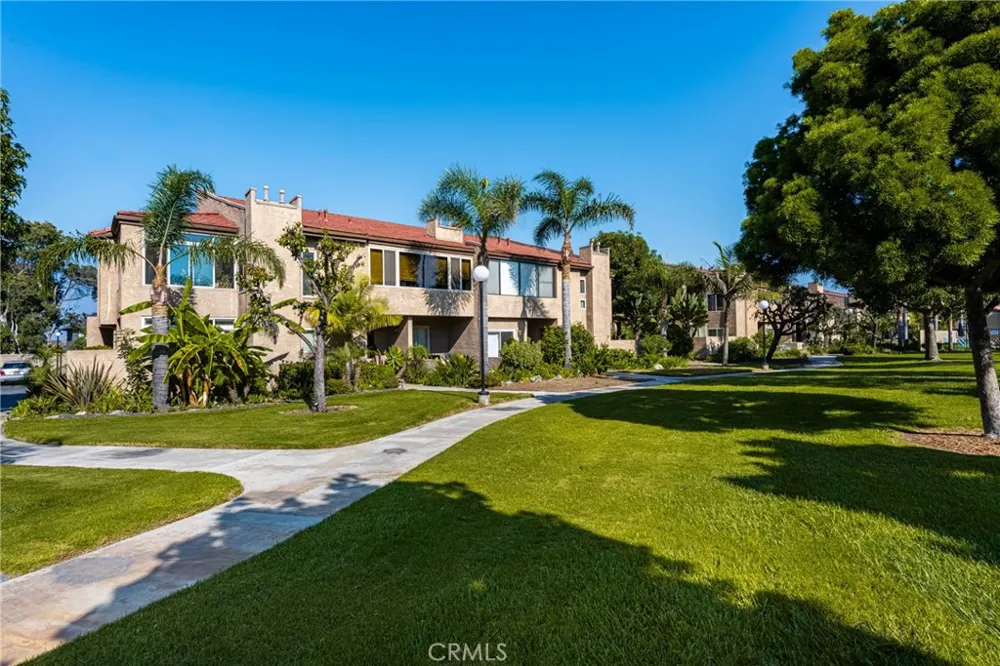 16877 Bluewater Lane Huntington Beach, CA 92649